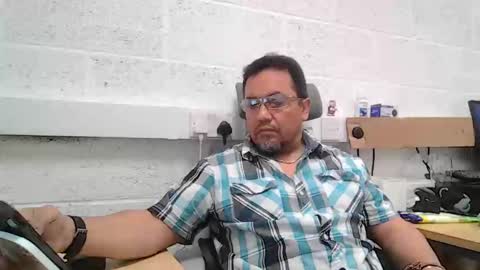 Snapshot of edwill13 chatting on April 14, 2026, 9:37 am EdM online show from April 14, 2026, 9:37 am