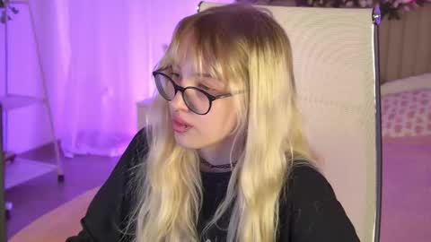 EVA NON NUDE online show from May 7, 2026, 4:34 pm