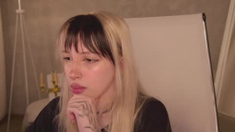 EVA NON NUDE online show from June 5, 2026, 4:56 pm