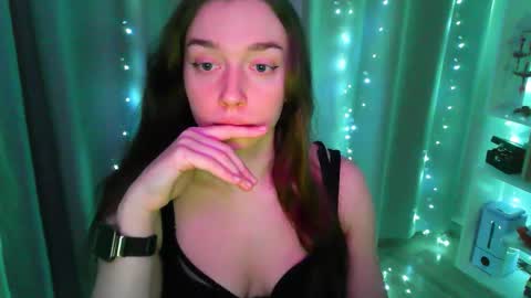 effie_balconii online show from January 12, 2026, 1:27 pm