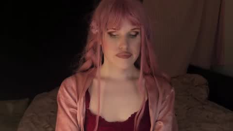 Effie Mur online show from January 8, 2025, 6:20 pm