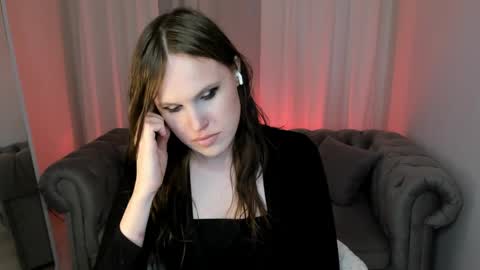 Effie Mur online show from June 2, 2026, 9:39 pm