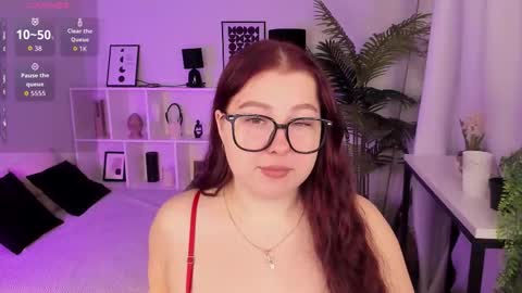 Effy online show from December 3, 2025, 1:42 pm