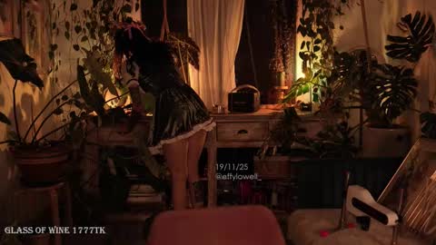 Snapshot of effylowell_ chatting on November 20, 2025, 1:06 am Effy online show from November 20, 2025, 1:06 am