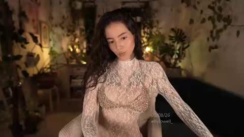 Snapshot of effylowell_ chatting on August 9, 2026, 1:29 am Effy online show from August 9, 2026, 1:29 am