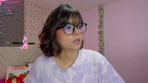 Snapshot of effystonnem chatting on December 4, 2024, 7:56 pm E F F Y online show from December 4, 2024, 7:56 pm