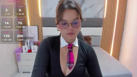  E F F Y  online show from November 7, 2025, 7:14 pm