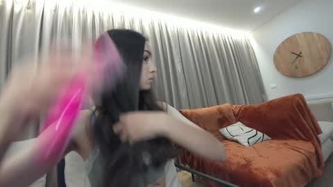 Snapshot of ehotlovea chatting on October 31, 2025, 1:17 am Erik and Alice online show from October 31, 2025, 1:17 am