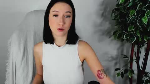 eileenmoores online show from September 26, 2025, 6:50 am