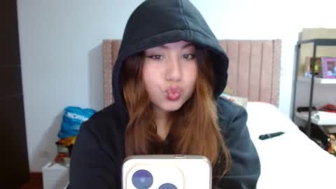 EIMY   MODEL INDEPENDENT online show from March 6, 2025, 4:49 pm