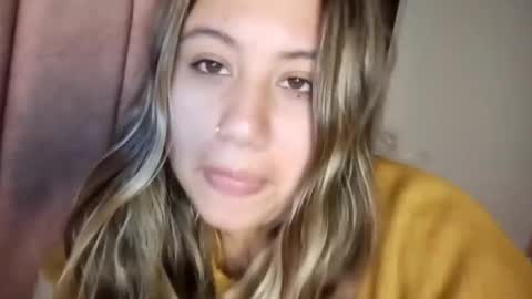 EIMY   MODEL INDEPENDENT online show from October 10, 2025, 1:59 am