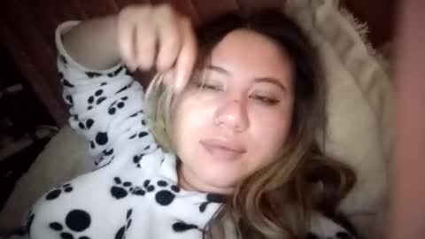 EIMY   MODEL INDEPENDENT online show from November 29, 2025, 11:35 am