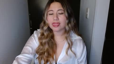 Snapshot of eimy_collin chatting on April 24, 2026, 5:43 am EIMY MODEL INDEPENDENT online show from April 24, 2026, 5:43 am