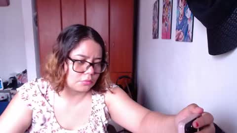 eimy_saenzz online show from April 19, 2026, 6:10 pm