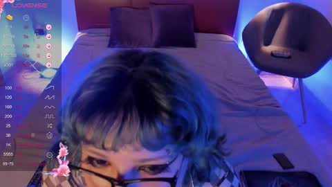 eimy online show from December 17, 2025, 7:09 pm