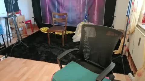 Snapshot of einfach_dani chatting on December 16, 2025, 10:20 am einfach_dani online show from December 16, 2025, 10:20 am