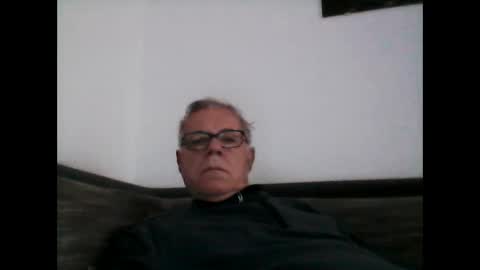 Snapshot of eisbaer1957 chatting on December 25, 2024, 8:18 am eisbaer1957 online show from December 25, 2024, 8:18 am