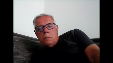 eisbaer1957 online show from May 1, 2026, 1:26 pm