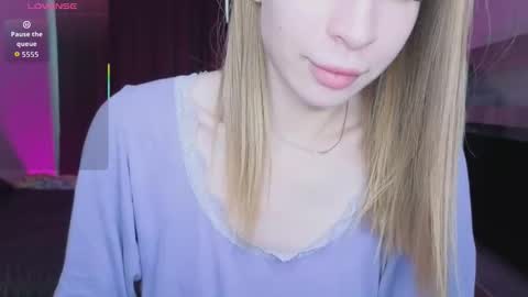 Snapshot of el1s_evans chatting on March 9, 2026, 11:03 am please read my bio there is information about private shows and about my personality online show from March 9, 2026, 11:03 am