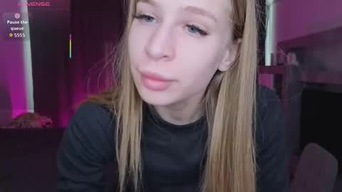 Snapshot of el1s_evans chatting on March 17, 2026, 11:02 am please read my bio there is information about private shows and about my personality online show from March 17, 2026, 11:02 am