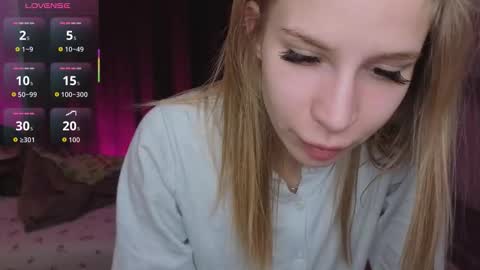 Snapshot of el1s_evans chatting on March 21, 2026, 11:04 am please read my bio there is information about private shows and about my personality online show from March 21, 2026, 11:04 am
