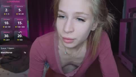 Snapshot of el1s_evans chatting on March 22, 2026, 11:02 am please read my bio there is information about private shows and about my personality online show from March 22, 2026, 11:02 am