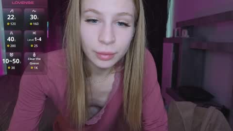 Snapshot of el1s_evans chatting on March 27, 2026, 10:59 am please read my bio there is information about private shows and about my personality online show from March 27, 2026, 10:59 am