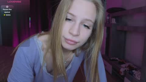 Snapshot of el1s_evans chatting on April 7, 2026, 10:59 am please read my bio there is information about private shows and about my personality online show from April 7, 2026, 10:59 am