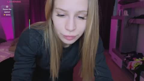Snapshot of el1s_evans chatting on April 11, 2026, 11:03 am please read my bio there is information about private shows and about my personality online show from April 11, 2026, 11:03 am