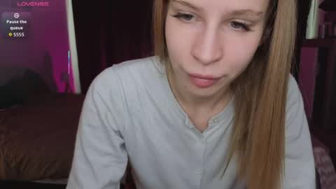 Snapshot of el1s_evans chatting on April 13, 2026, 11:05 am please read my bio there is information about private shows and about my personality online show from April 13, 2026, 11:05 am