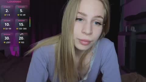 Snapshot of el1s_evans chatting on April 18, 2026, 11:03 am please read my bio there is information about private shows and about my personality online show from April 18, 2026, 11:03 am