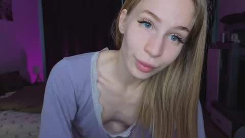 Snapshot of el1s_evans chatting on April 19, 2026, 10:58 am please read my bio there is information about private shows and about my personality online show from April 19, 2026, 10:58 am