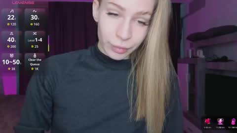 Snapshot of el1s_evans chatting on April 20, 2026, 11:02 am please read my bio there is information about private shows and about my personality online show from April 20, 2026, 11:02 am