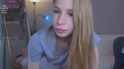 Snapshot of el1s_evans chatting on May 12, 2026, 10:01 am please read my bio there is information about private shows and about my personality online show from May 12, 2026, 10:01 am