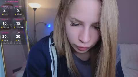 Snapshot of el1s_evans chatting on May 15, 2026, 11:06 am please read my bio there is information about private shows and about my personality online show from May 15, 2026, 11:06 am