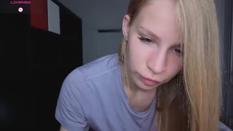 Snapshot of el1s_evans chatting on June 15, 2026, 8:05 am please read my bio there is information about private shows and about my personality online show from June 15, 2026, 8:05 am
