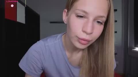Snapshot of el1s_evans chatting on June 19, 2026, 8:07 am please read my bio there is information about private shows and about my personality online show from June 19, 2026, 8:07 am