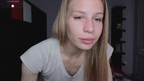 Snapshot of el1s_evans chatting on June 21, 2026, 8:06 am please read my bio there is information about private shows and about my personality online show from June 21, 2026, 8:06 am