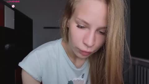 Snapshot of el1s_evans chatting on June 28, 2026, 8:09 am please read my bio there is information about private shows and about my personality online show from June 28, 2026, 8:09 am