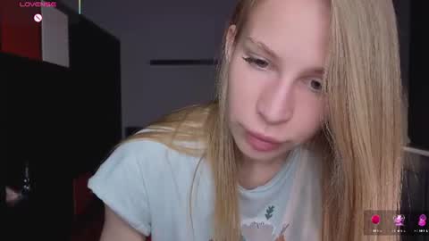 Snapshot of el1s_evans chatting on June 29, 2026, 8:09 am please read my bio there is information about private shows and about my personality online show from June 29, 2026, 8:09 am