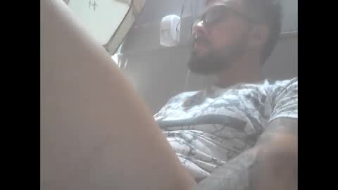 Snapshot of el_principe_veryhot chatting on October 29, 2025, 5:20 am el_principe_veryhot online show from October 29, 2025, 5:20 am