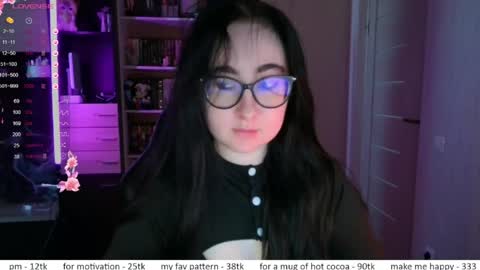 Snapshot of el_sweety chatting on April 10, 2026, 10:09 am If you like it when I meow give me a thumbs up online show from April 10, 2026, 10:09 am