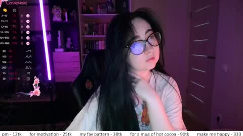 Snapshot of el_sweety chatting on May 4, 2026, 10:33 am If you like it when I meow give me a thumbs up online show from May 4, 2026, 10:33 am