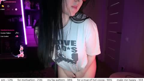 Snapshot of el_sweety chatting on May 4, 2026, 11:23 pm If you like it when I meow give me a thumbs up online show from May 4, 2026, 11:23 pm