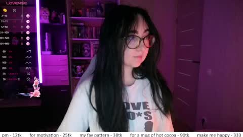 Snapshot of el_sweety chatting on May 19, 2026, 10:10 am If you like it when I meow give me a thumbs up online show from May 19, 2026, 10:10 am
