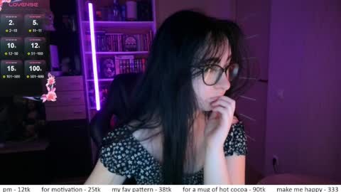 Snapshot of el_sweety chatting on June 5, 2026, 8:09 am If you like it when I meow give me a thumbs up online show from June 5, 2026, 8:09 am