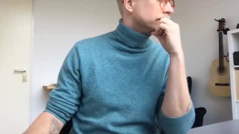 Snapshot of el_thunder chatting on February 2, 2026, 10:47 am MrE online show from February 2, 2026, 10:47 am