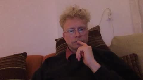 Snapshot of el_thunder chatting on February 21, 2026, 7:37 pm MrE online show from February 21, 2026, 7:37 pm
