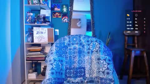 Ela  Help me reach 100 thumbs up online show from November 17, 2025, 6:52 am