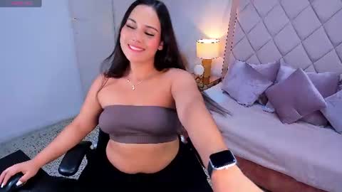 Snapshot of ela_beli chatting on June 19, 2026, 10:35 pm Ela Beli online show from June 19, 2026, 10:35 pm
